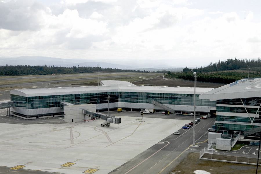 Aeropuerto de Santiago-Rosalía de Castro (Lavacolla airport ...