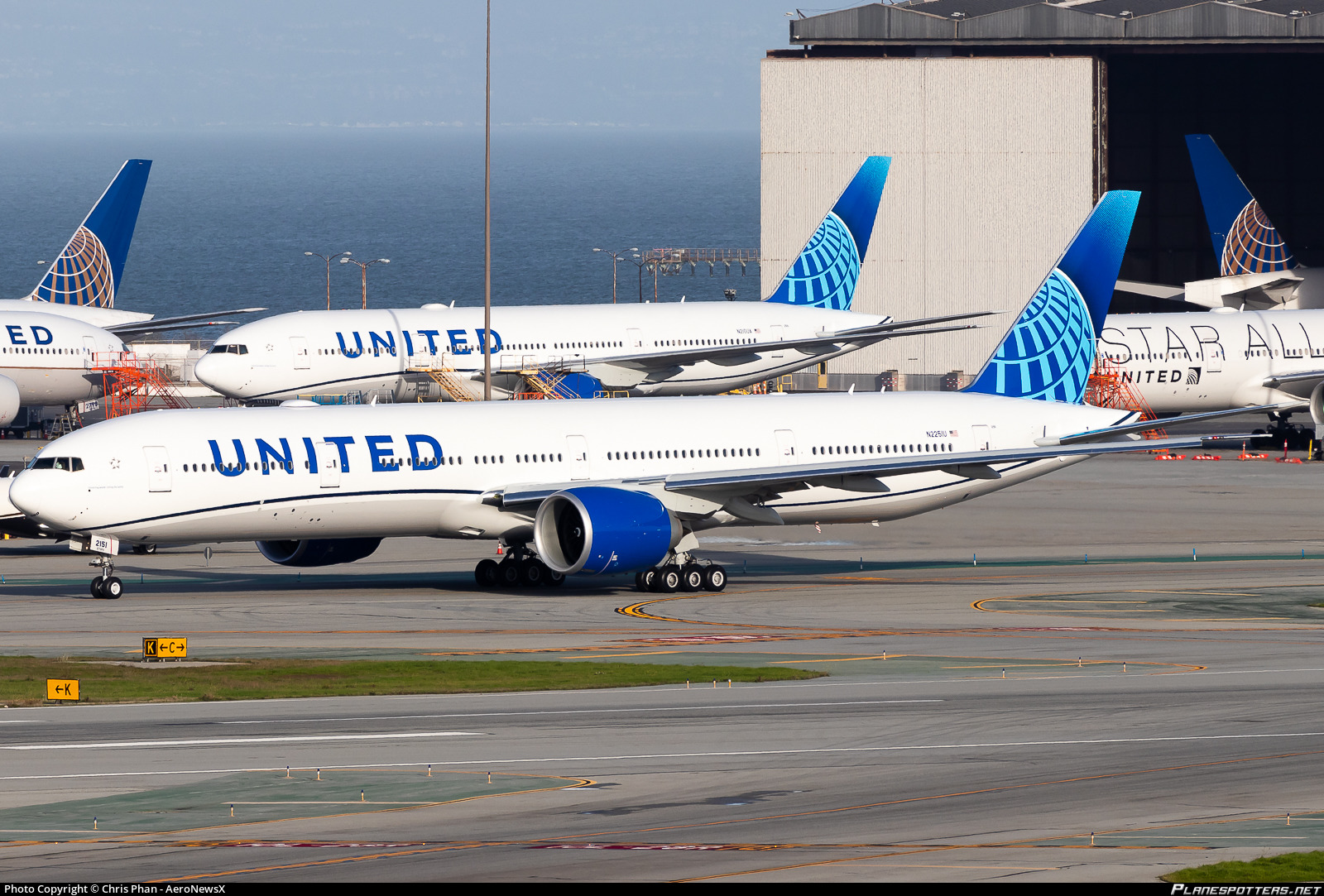 N2251U United B777-300ER "United Blue" Livery » Requested | Microsoft ...